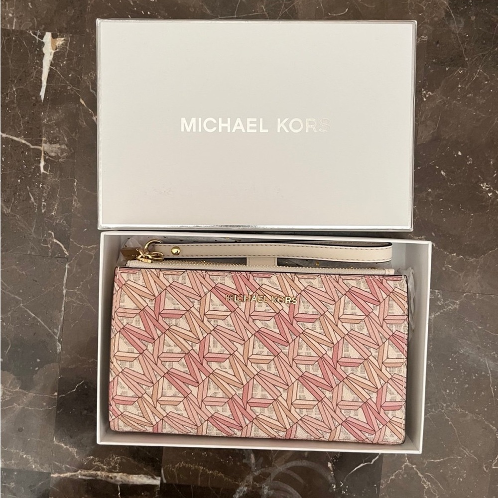 Michael Kors Smokey Rose Wristlet /Wallet  Limited Edition